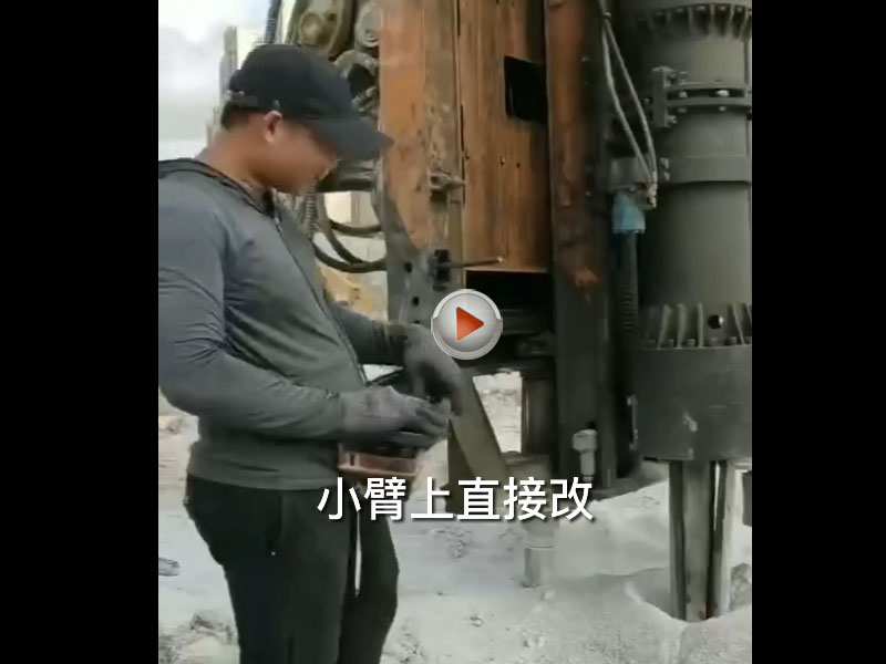挖機(jī)怎么改裝成巖石鉆裂機(jī)？
